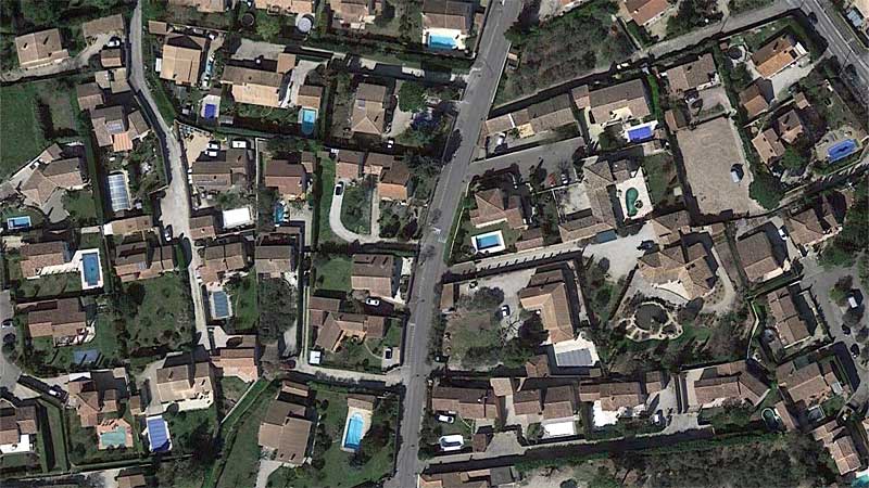 プロヴァンスの町の衛星写真