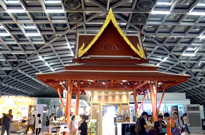 スワンナプーム国際空港内にある売店の屋根