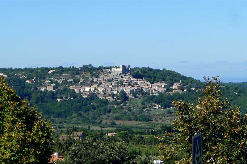 Bonnieuxから見えるLacoste村の遠景
