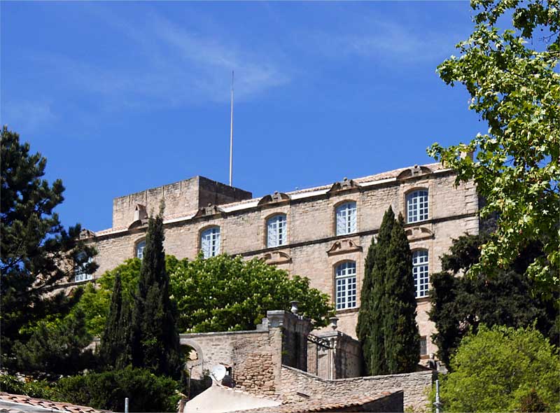 アンスウィ（Ansouis）のお城Chateau d'Ansouis。