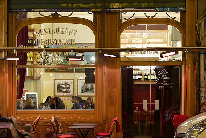 パリのレストラン”Le comptoir de la gastronomie"のファサード。